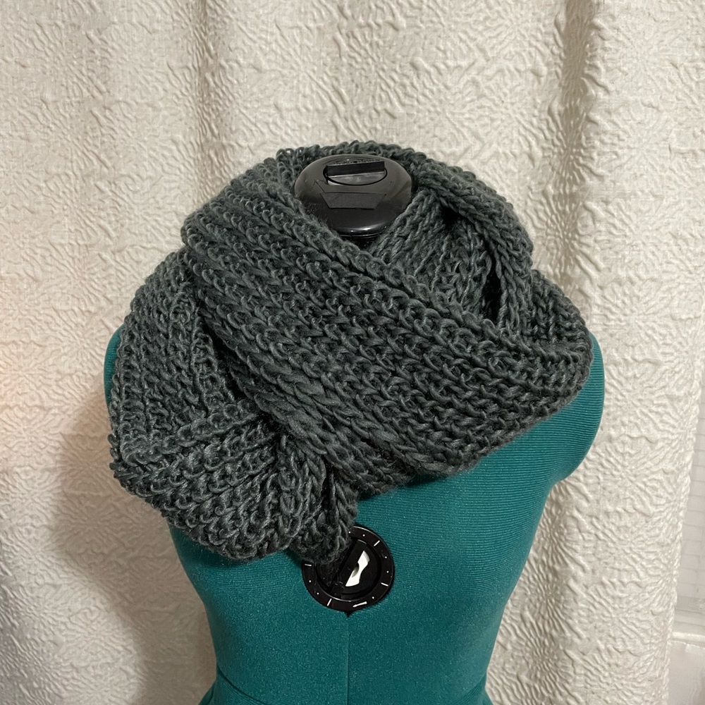 Gray Infinity Scarf - Picture 4 of 9